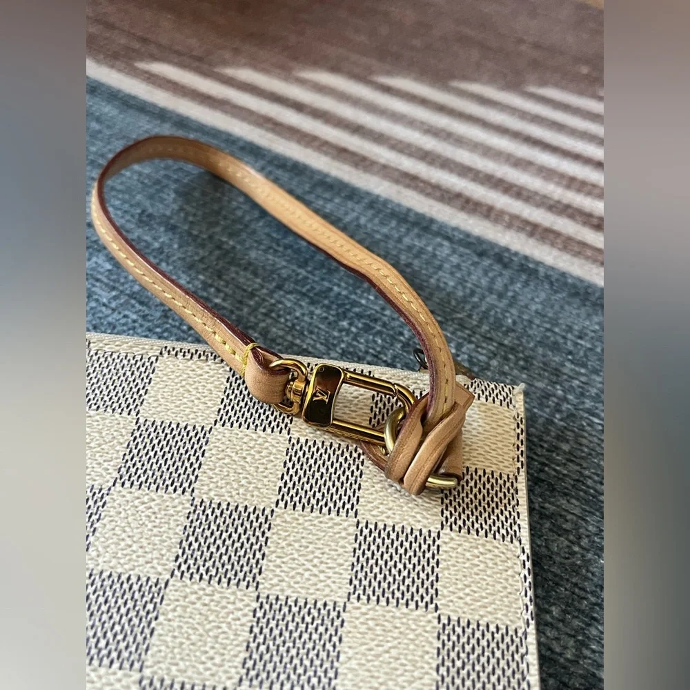 Louis Vuitton Damier Azur Pochette Accessoires 9.5x6 wristlet - Picture 6 of 10